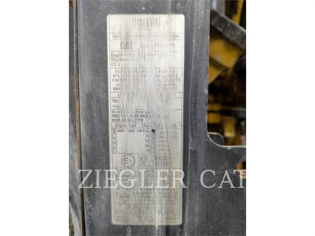 CAT 938M Фронтальные погрузчики