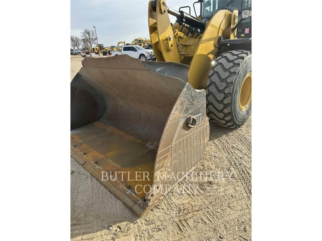 CAT 938M Фронтальные погрузчики