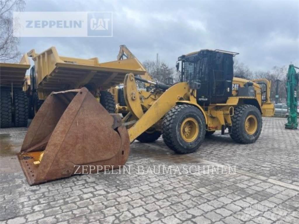 CAT 938M Фронтальные погрузчики