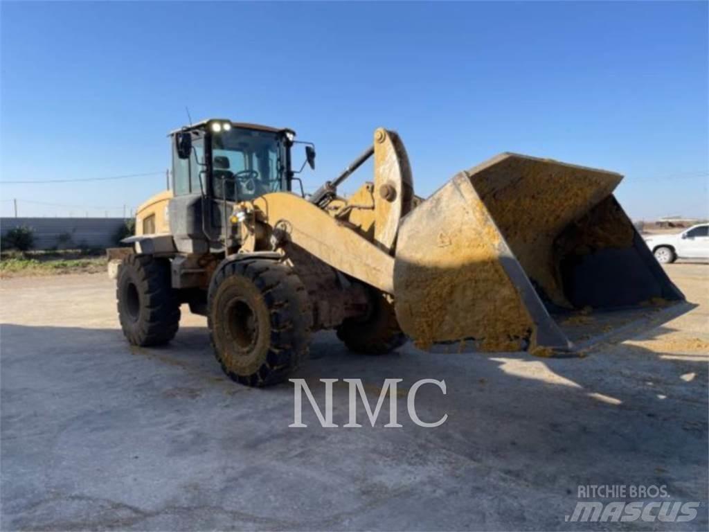 CAT 938M Фронтальные погрузчики