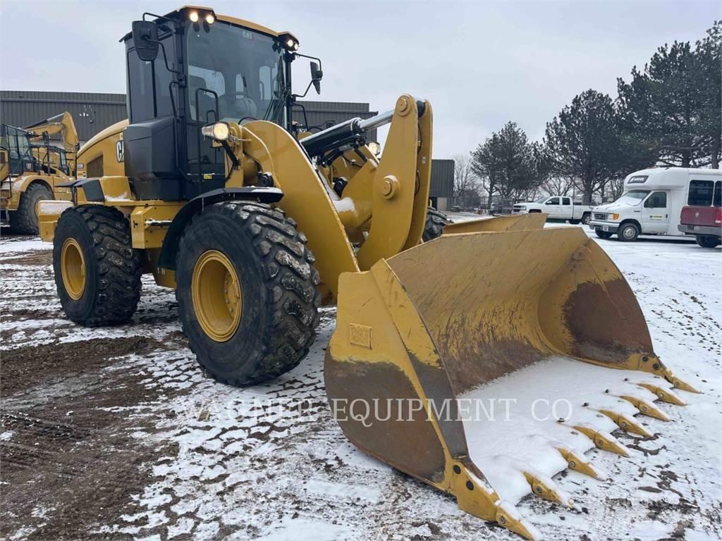 CAT 938M Фронтальные погрузчики