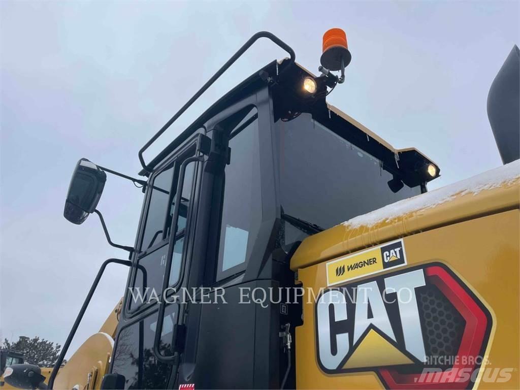 CAT 938M Фронтальные погрузчики