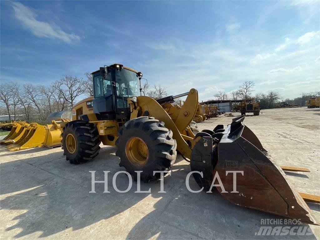 CAT 938M Фронтальные погрузчики