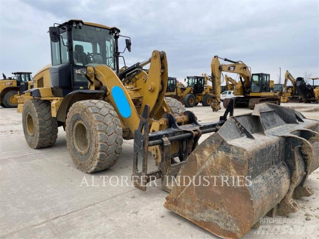 CAT 938M Фронтальные погрузчики