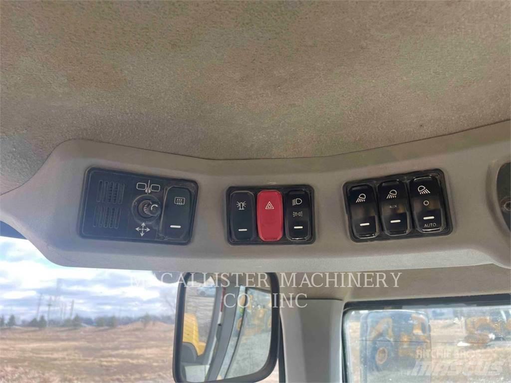 CAT 938M Фронтальные погрузчики