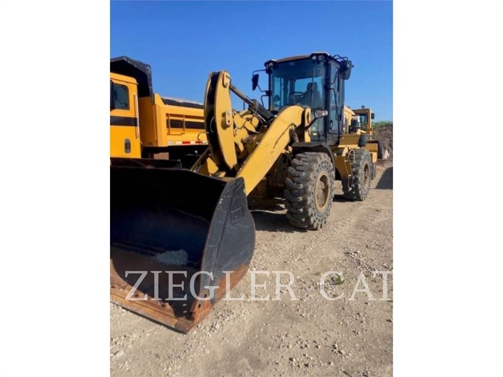CAT 938M Фронтальные погрузчики