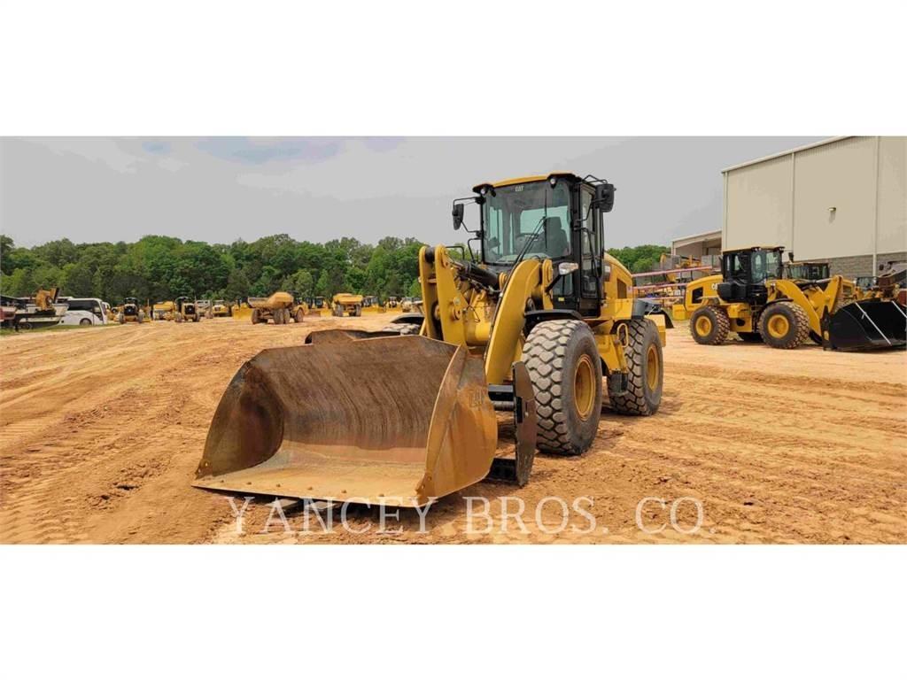 CAT 938M Фронтальные погрузчики
