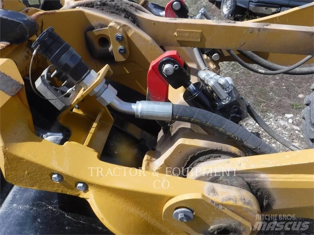 CAT 938M Фронтальные погрузчики