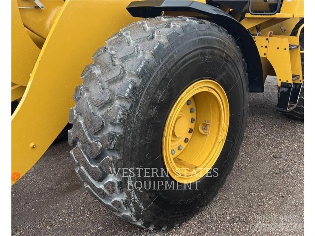CAT 938M Фронтальные погрузчики