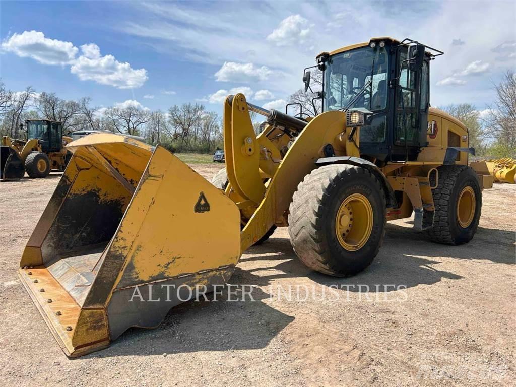CAT 938M Фронтальные погрузчики