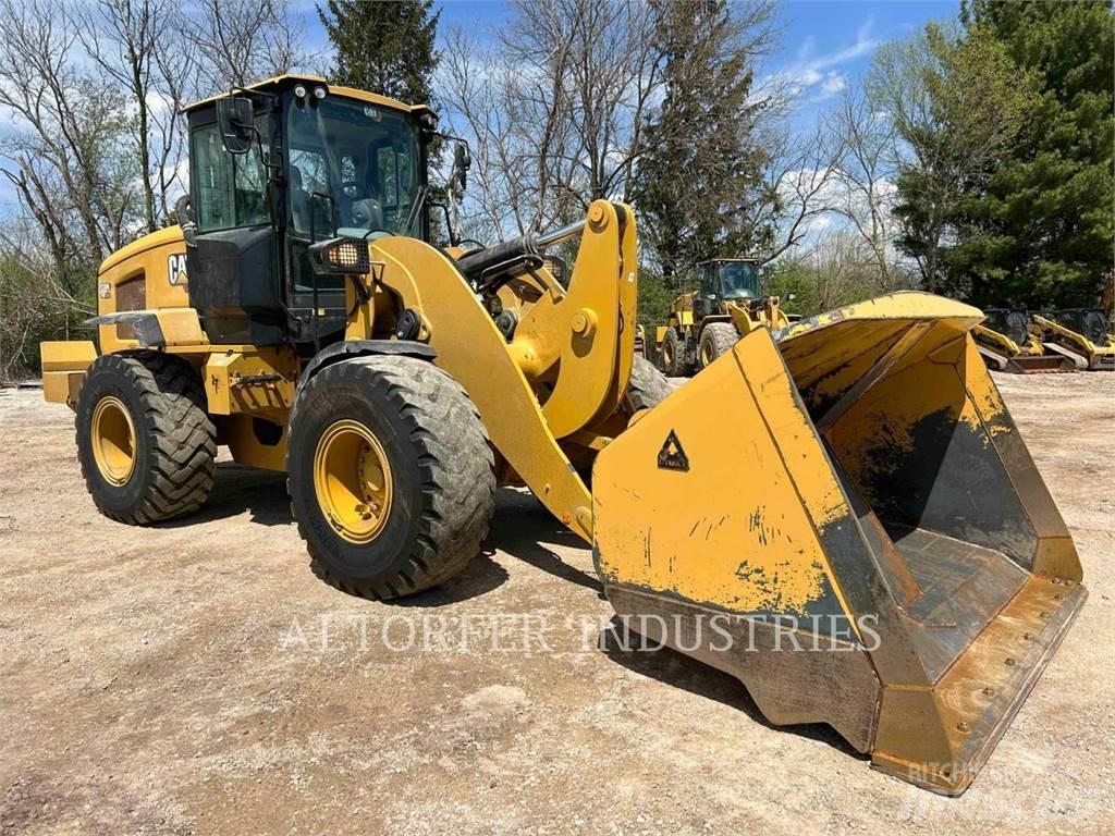CAT 938M Фронтальные погрузчики