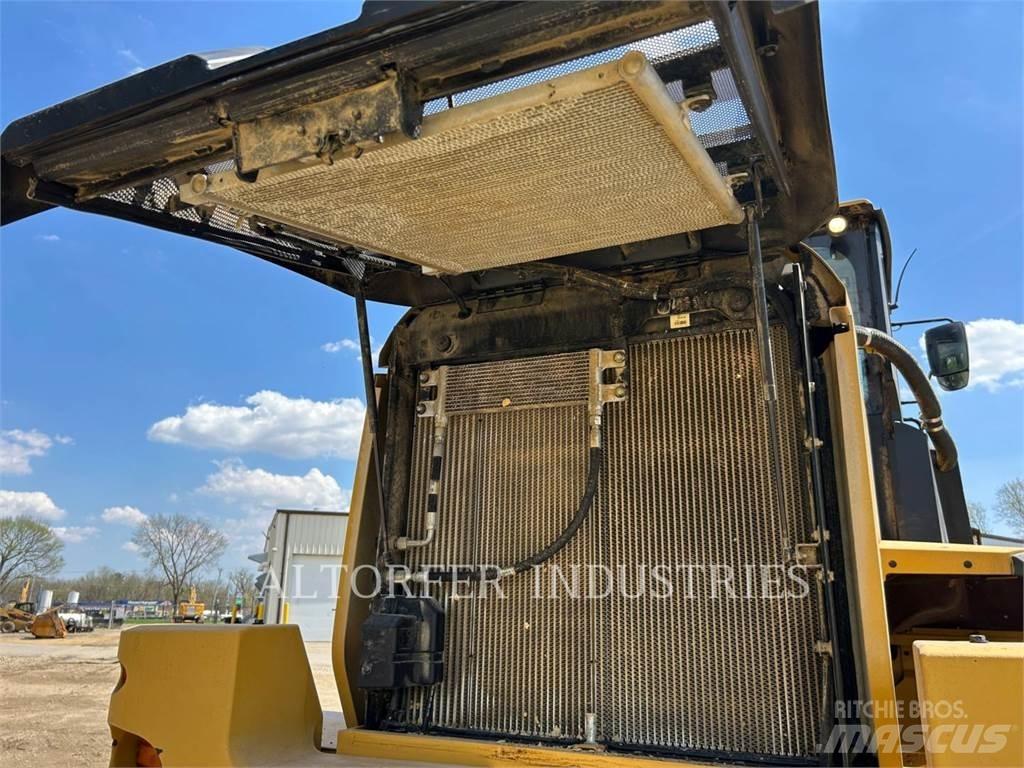 CAT 938M Фронтальные погрузчики