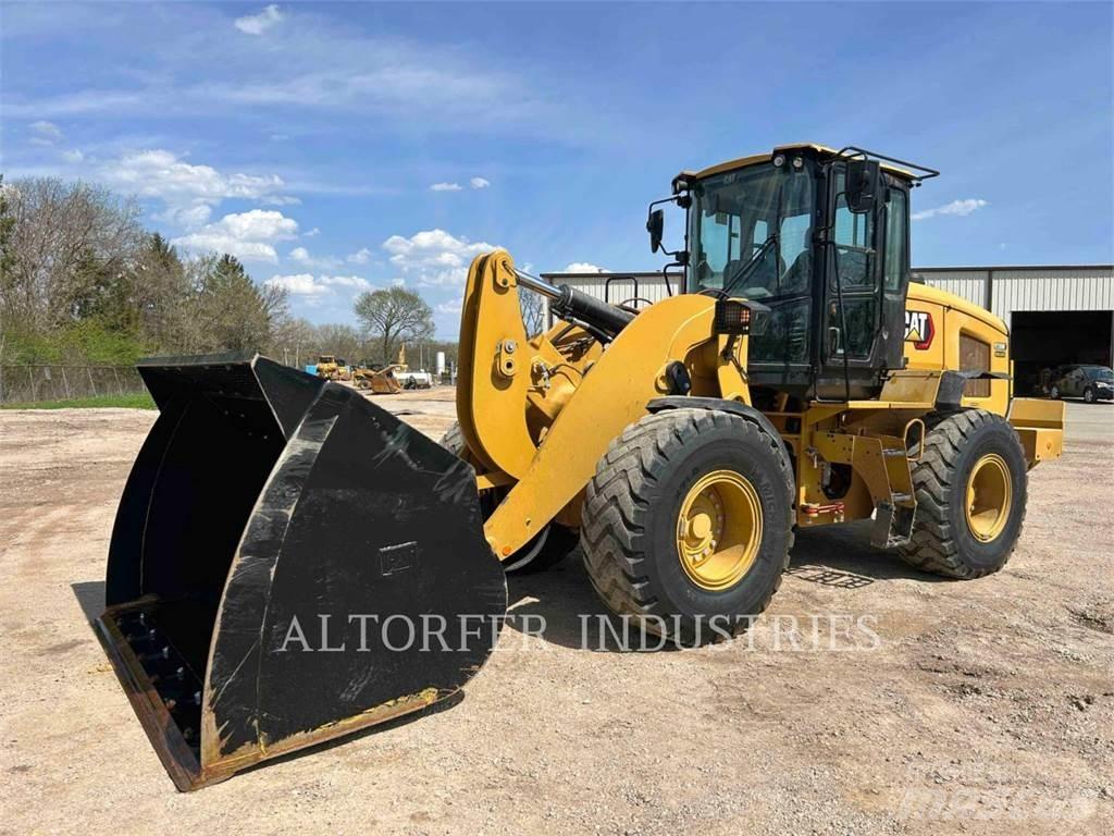 CAT 938M Фронтальные погрузчики