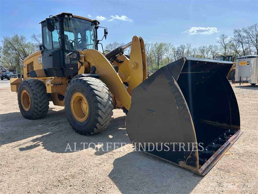 CAT 938M Фронтальные погрузчики