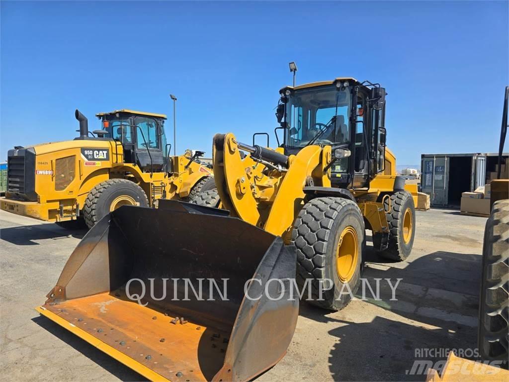 CAT 938M Фронтальные погрузчики
