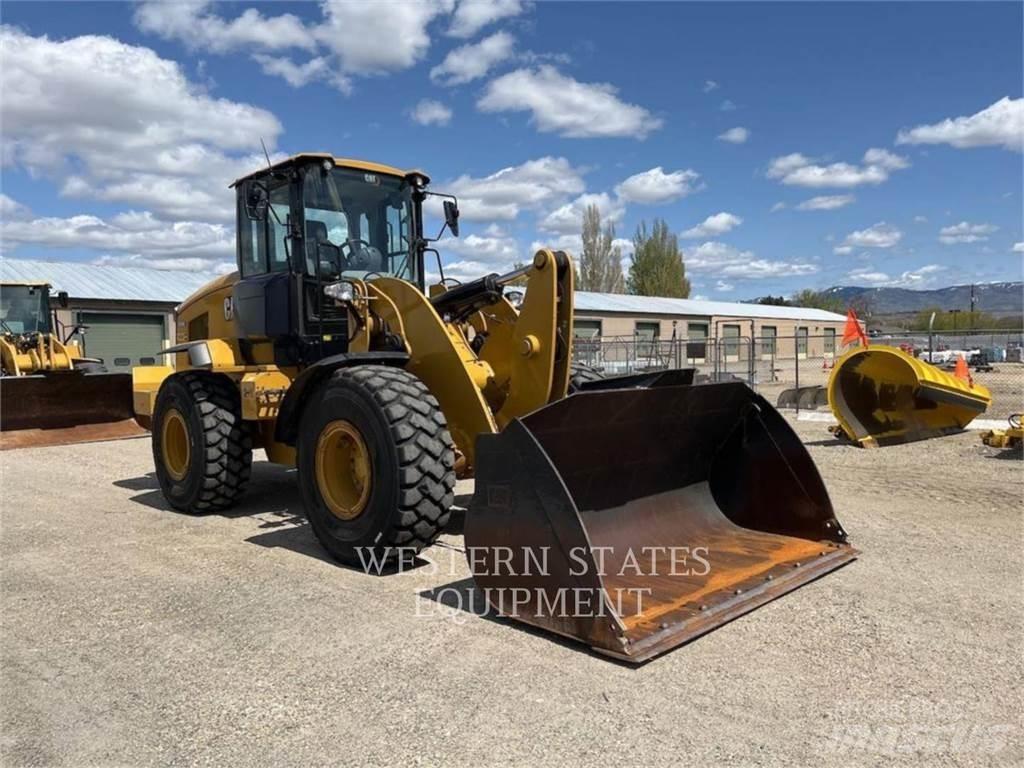 CAT 938M Фронтальные погрузчики