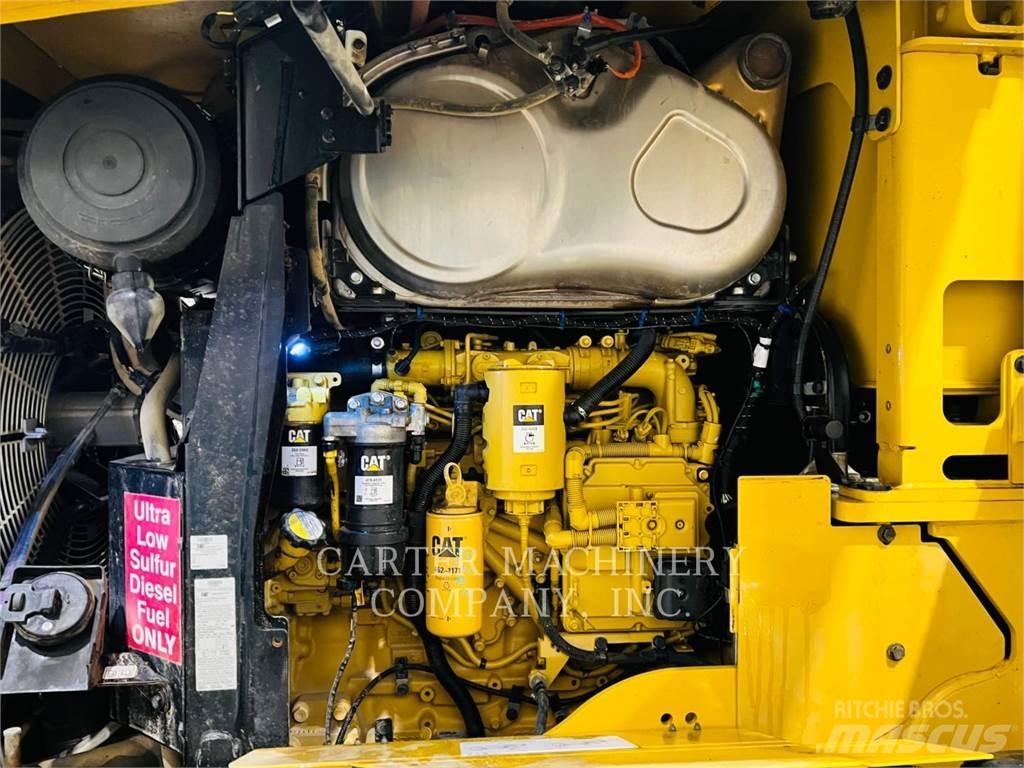 CAT 938M Фронтальные погрузчики