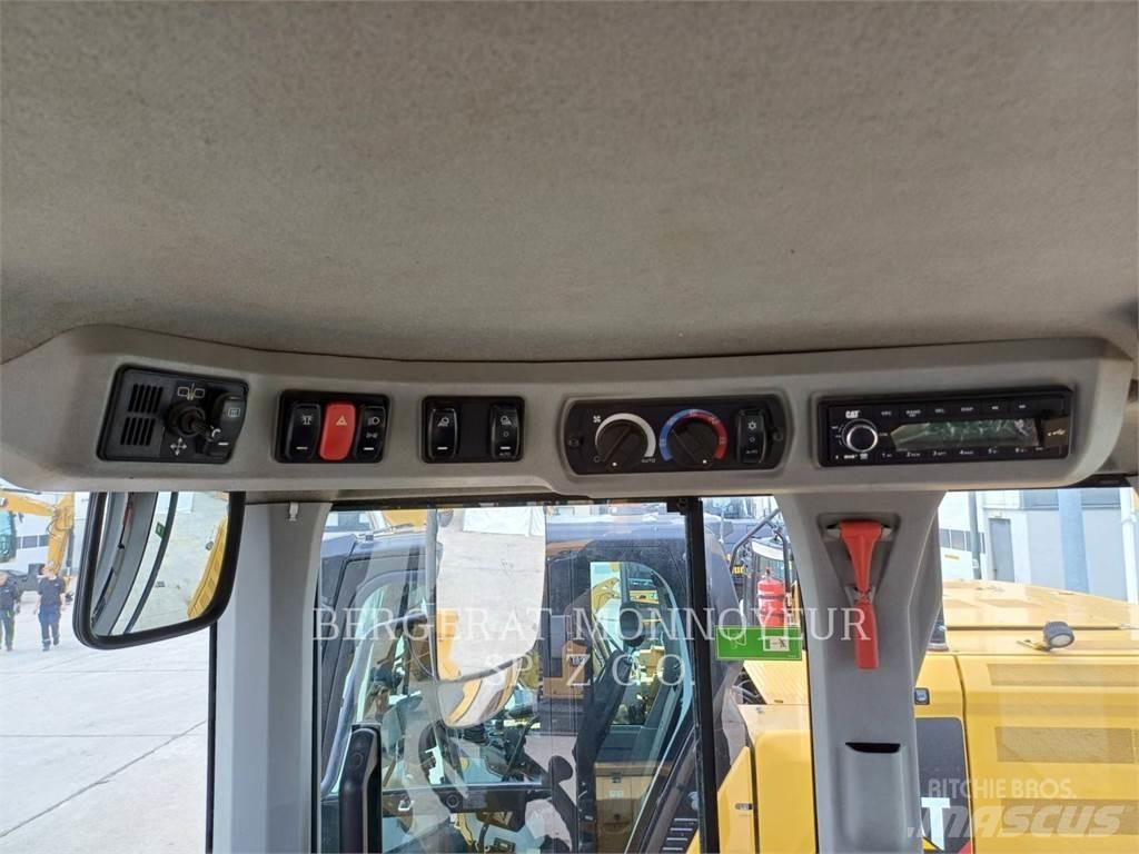 CAT 938M Фронтальные погрузчики