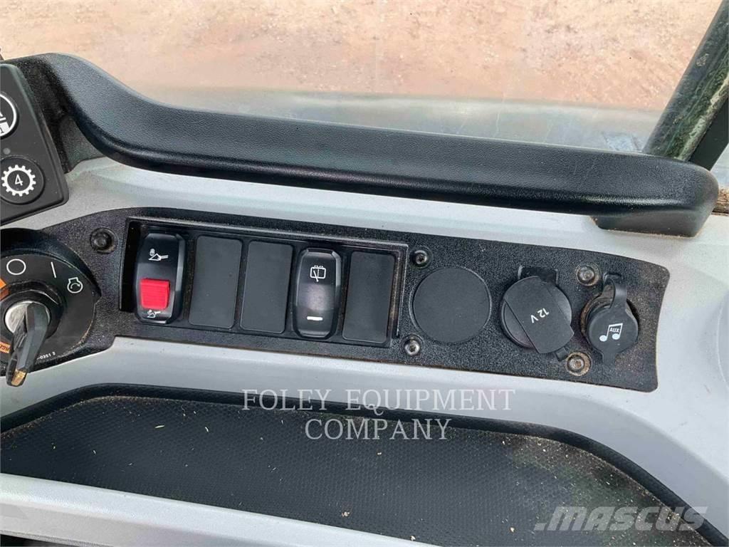 CAT 938M Фронтальные погрузчики