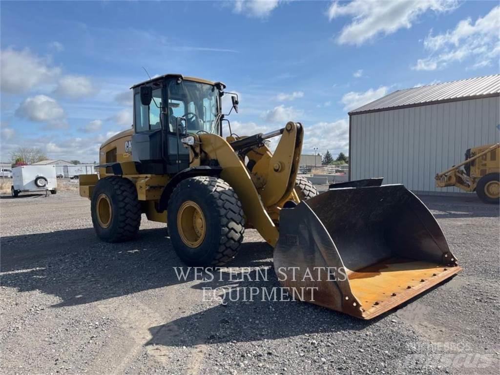 CAT 938M Фронтальные погрузчики