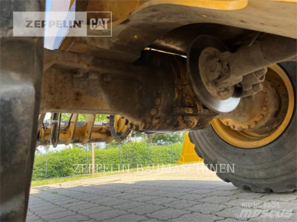 CAT 938M Фронтальные погрузчики
