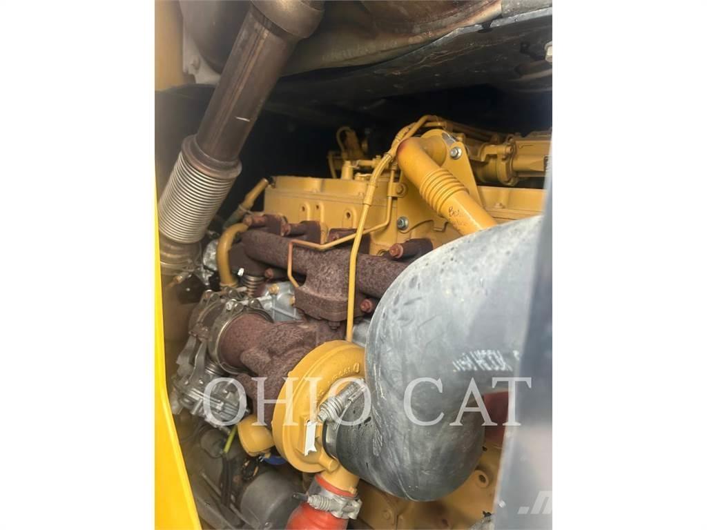 CAT 938M Фронтальные погрузчики