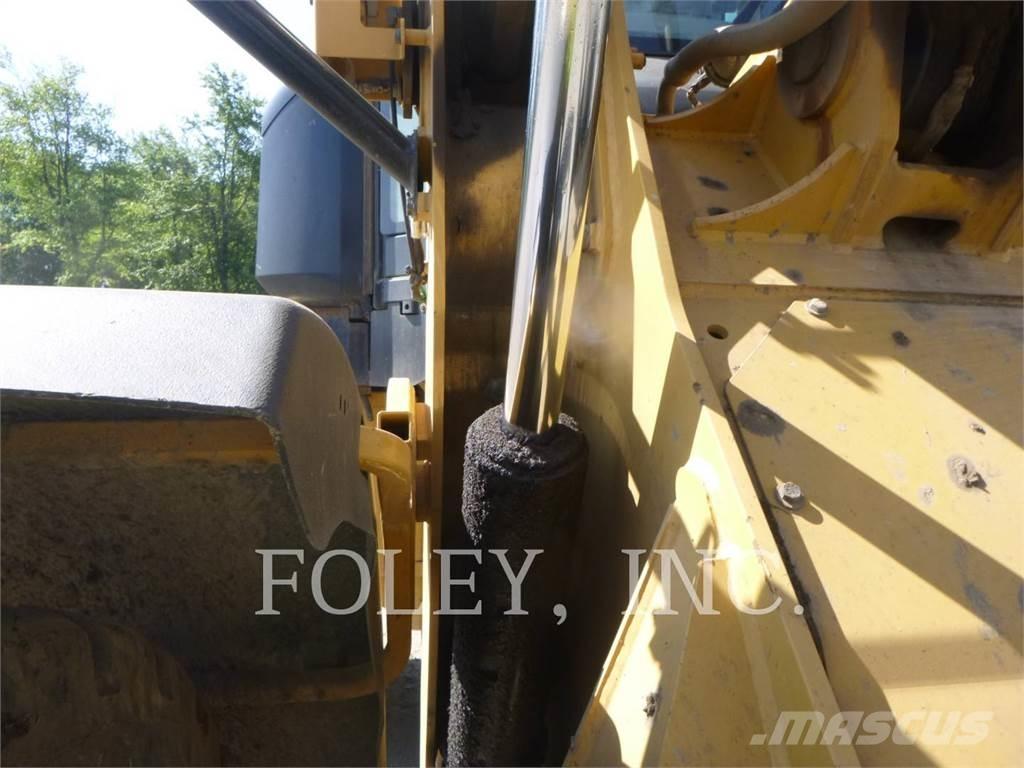 CAT 938M Фронтальные погрузчики