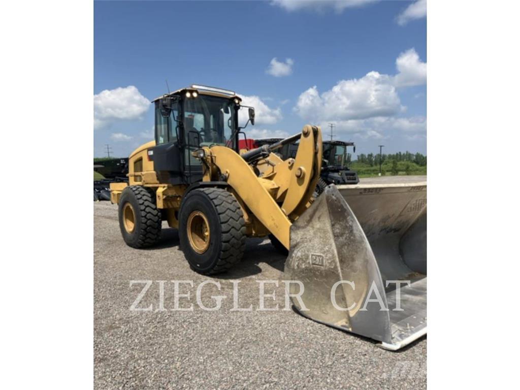 CAT 938M Фронтальные погрузчики
