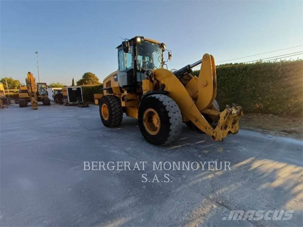 CAT 938M Фронтальные погрузчики
