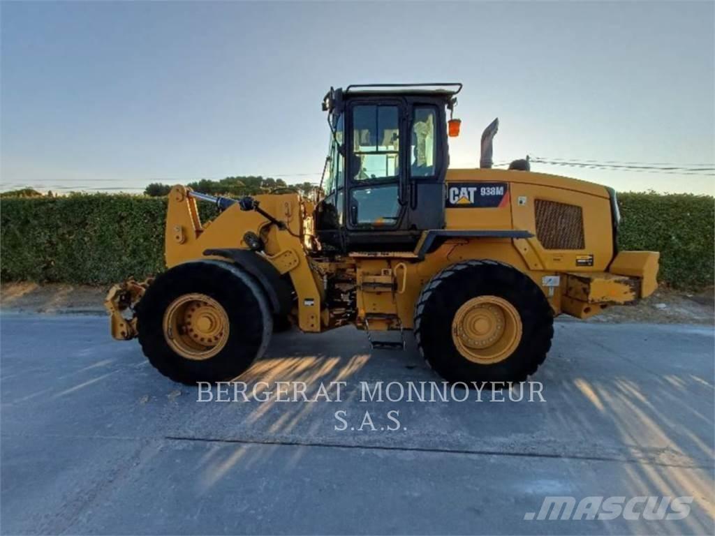 CAT 938M Фронтальные погрузчики