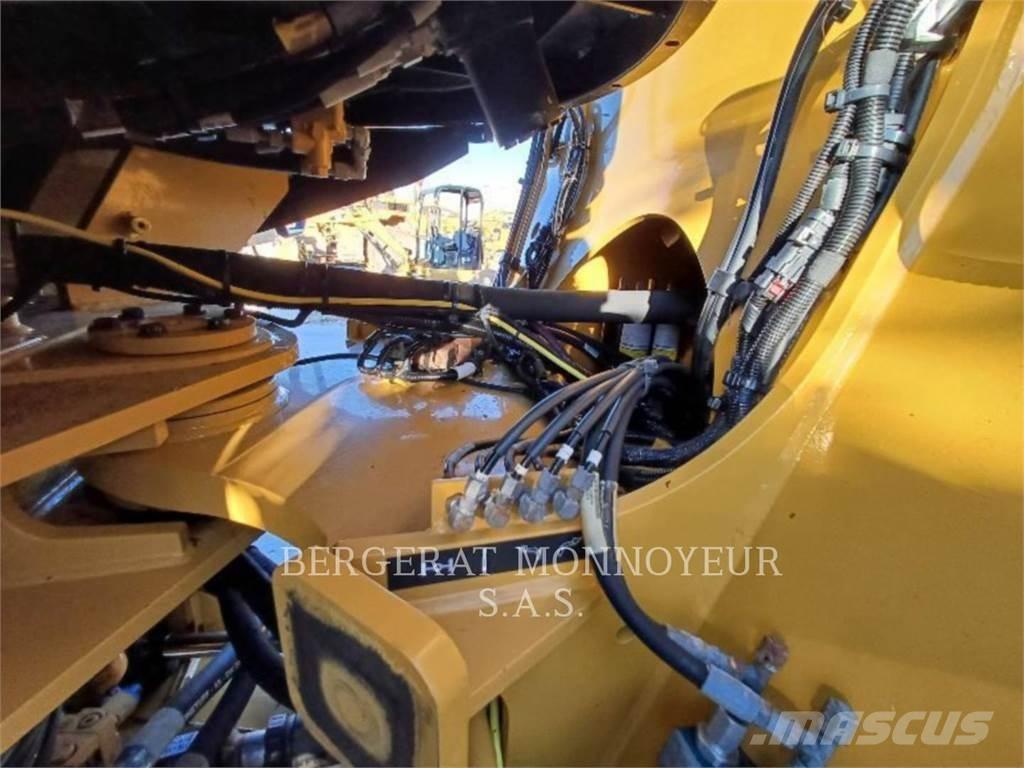 CAT 938M Фронтальные погрузчики