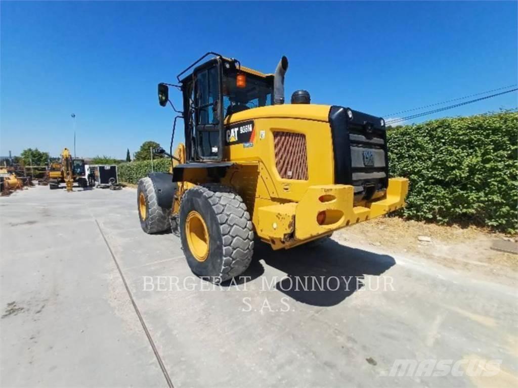 CAT 938M Фронтальные погрузчики
