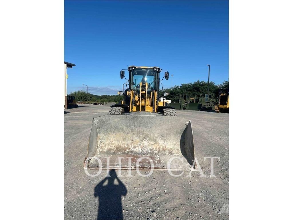 CAT 938M Фронтальные погрузчики