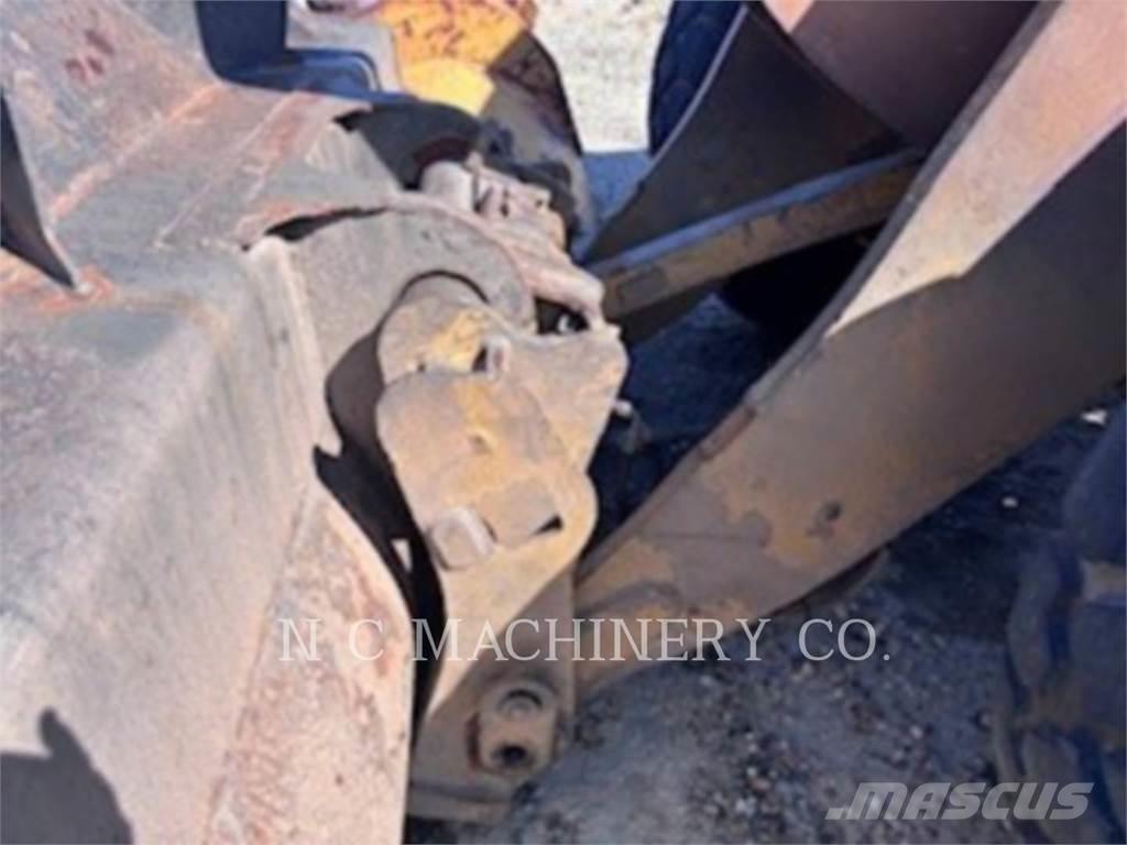CAT 938M Фронтальные погрузчики