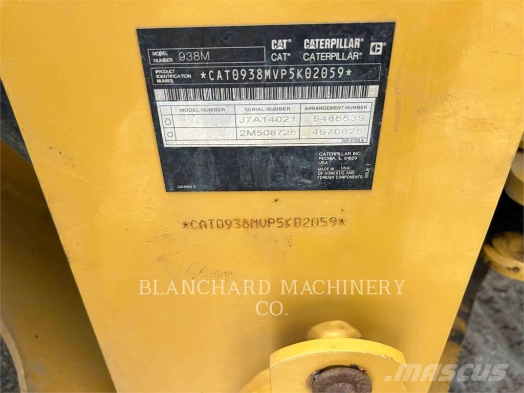 CAT 938M Фронтальные погрузчики