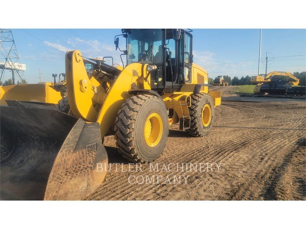 CAT 938M Фронтальные погрузчики