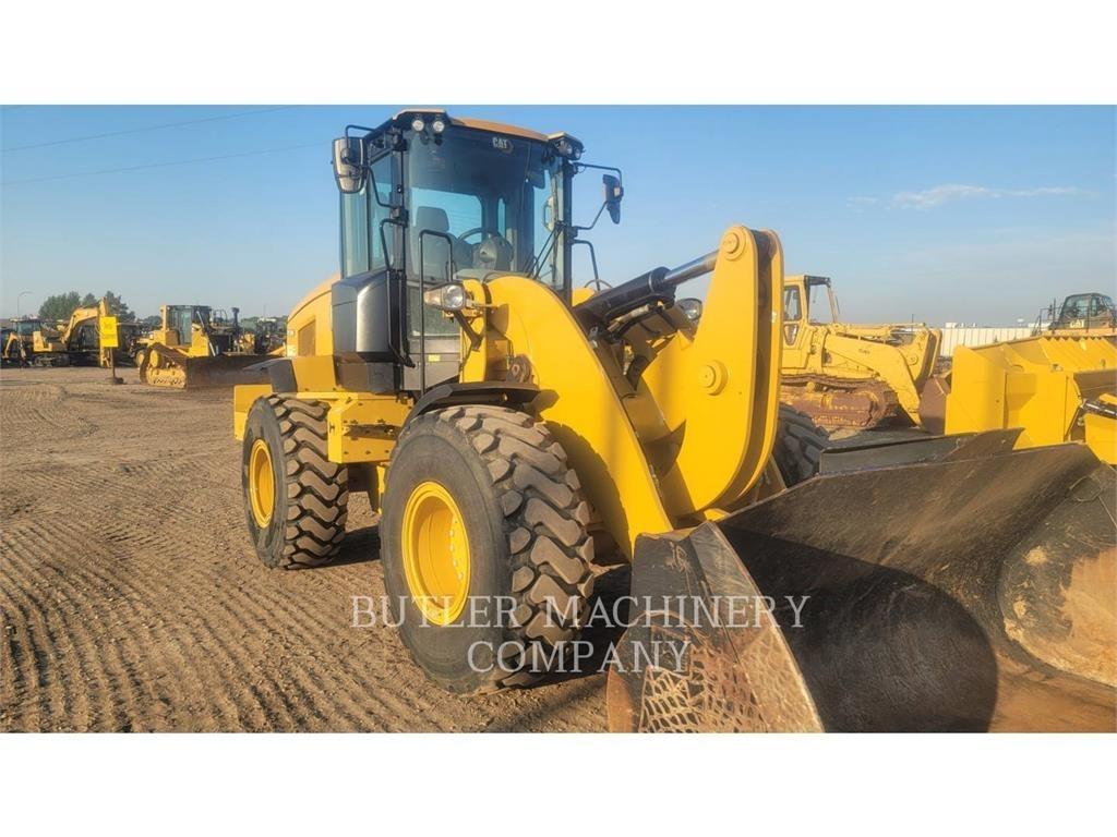 CAT 938M Фронтальные погрузчики