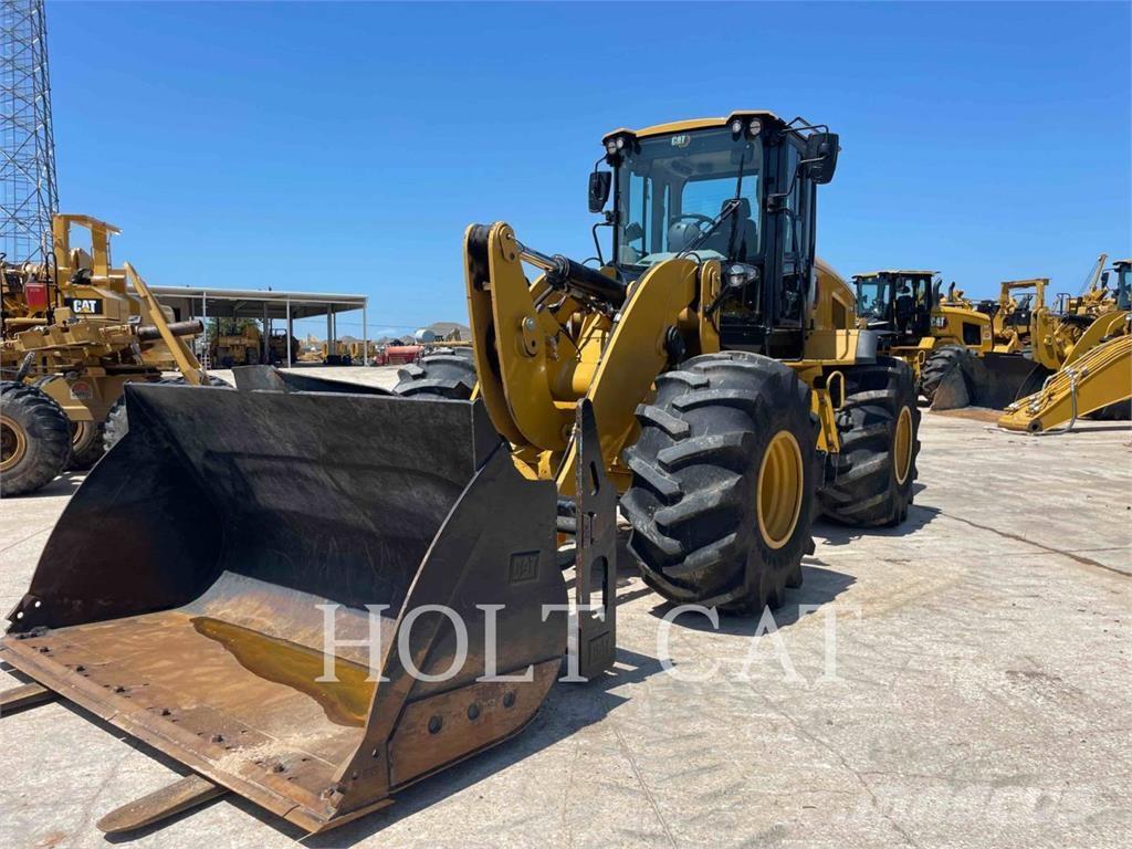 CAT 938M Фронтальные погрузчики