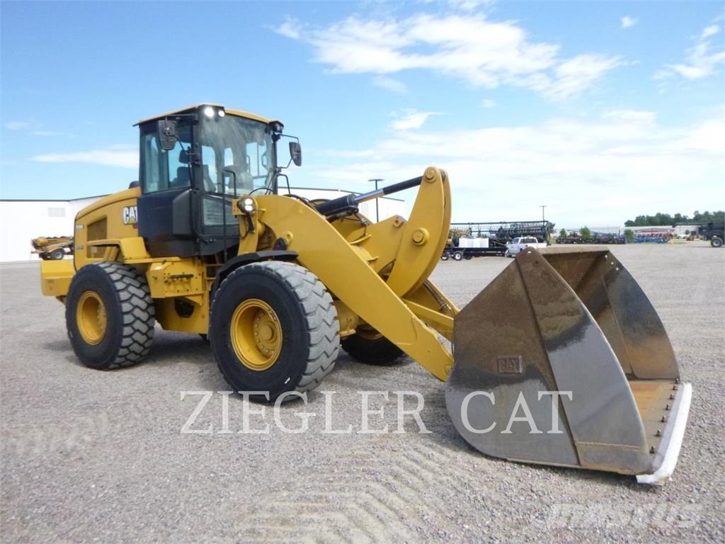 CAT 938M Фронтальные погрузчики