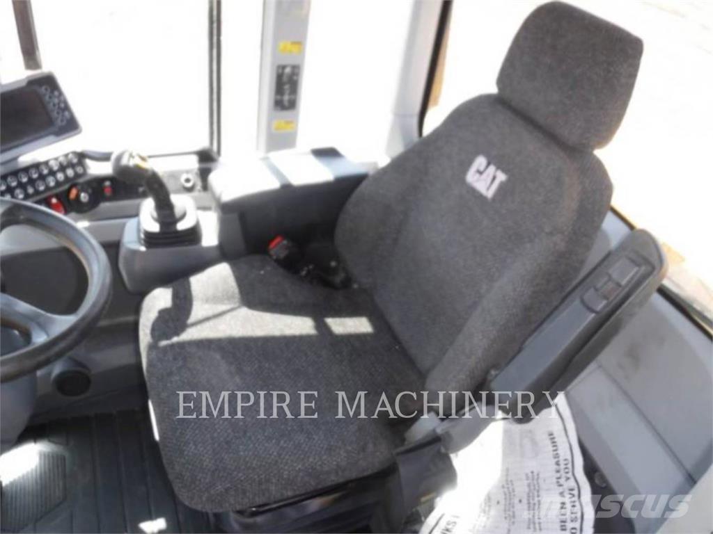 CAT 938M Фронтальные погрузчики