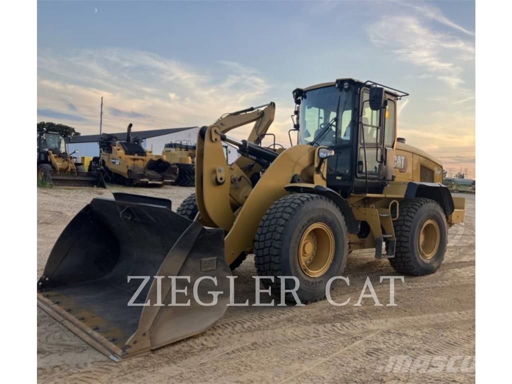 CAT 938M Фронтальные погрузчики