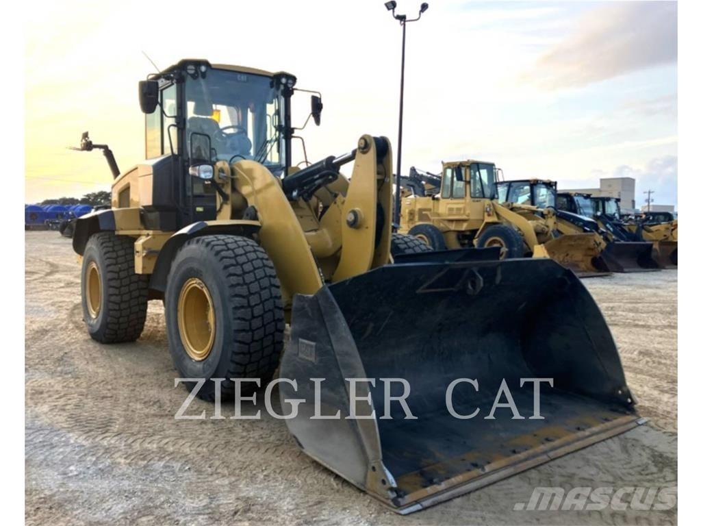 CAT 938M Фронтальные погрузчики