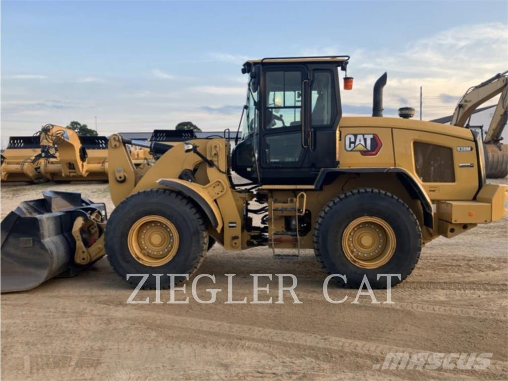 CAT 938M Фронтальные погрузчики
