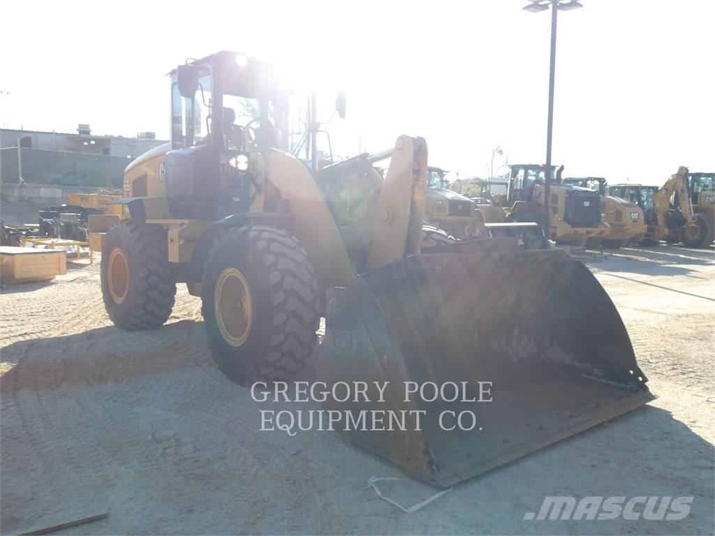 CAT 938M Фронтальные погрузчики