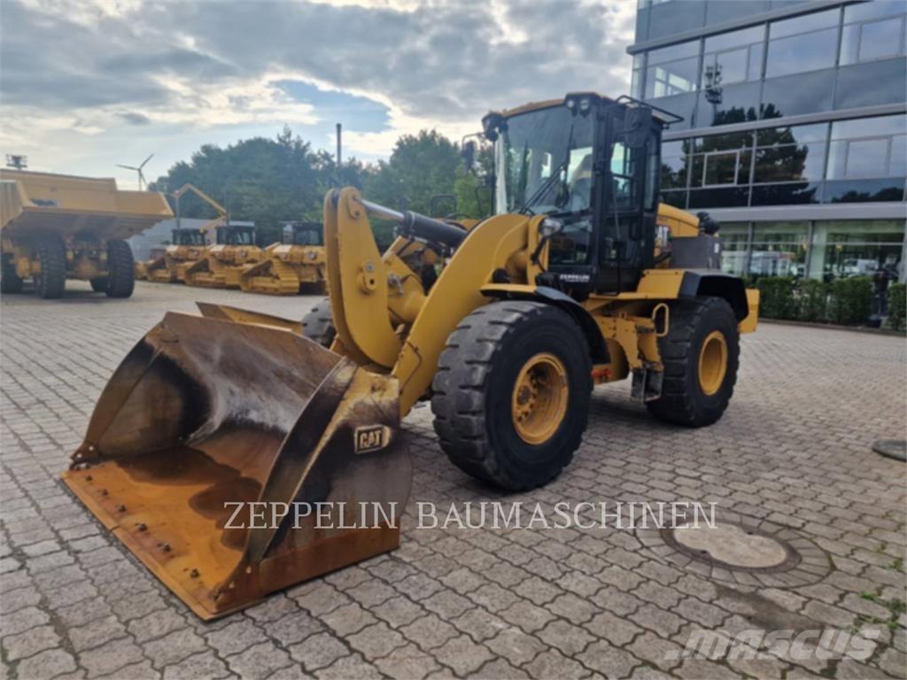 CAT 938M Фронтальные погрузчики