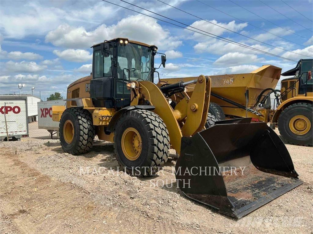 CAT 938M Фронтальные погрузчики