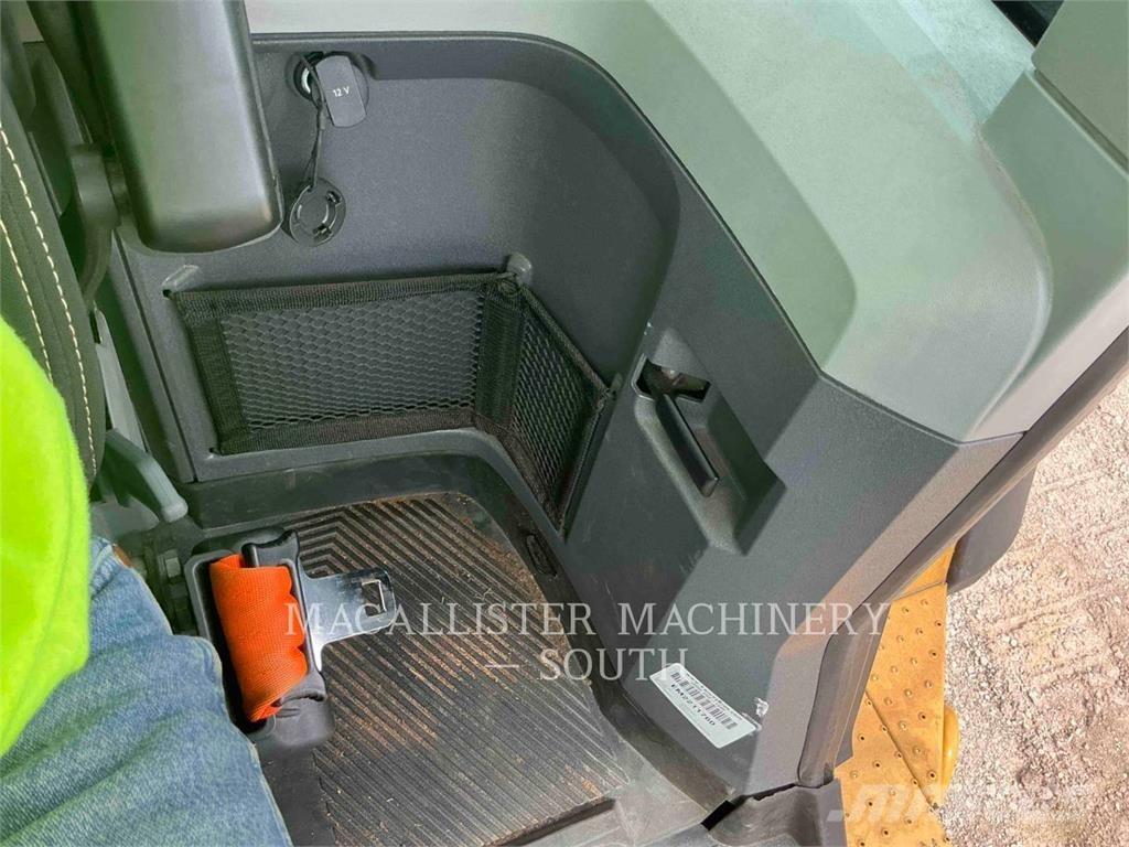 CAT 938M Фронтальные погрузчики