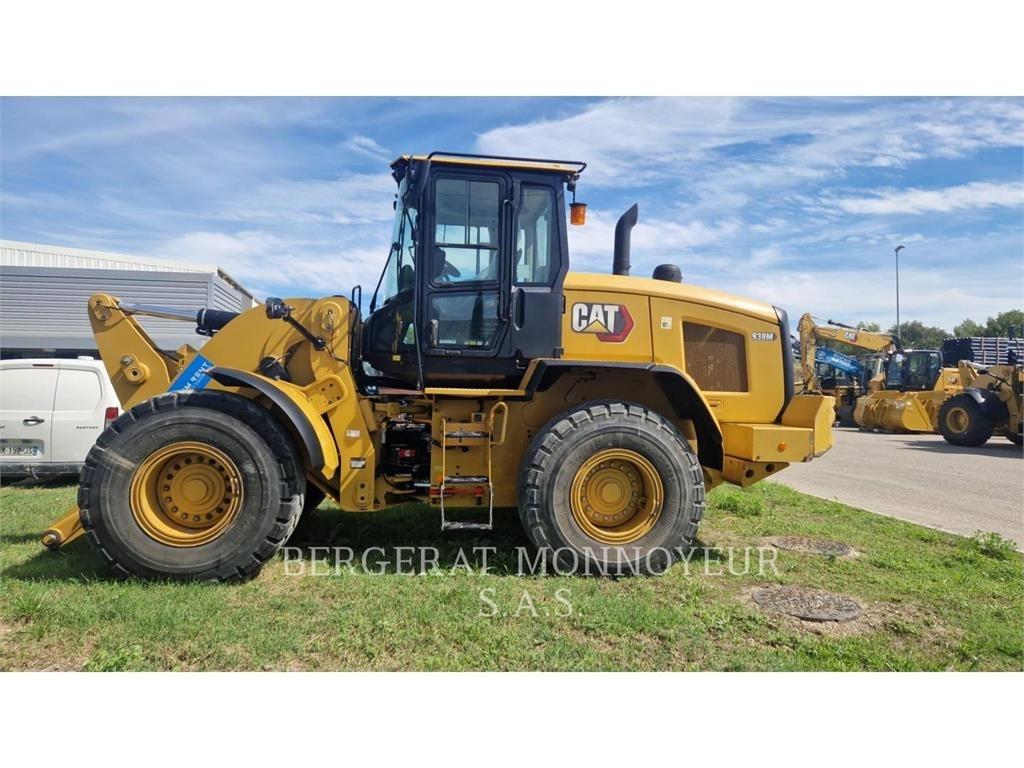 CAT 938M Фронтальные погрузчики