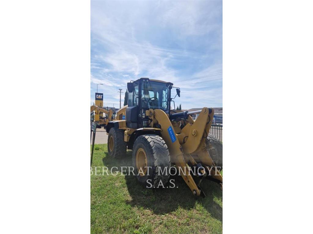 CAT 938M Фронтальные погрузчики