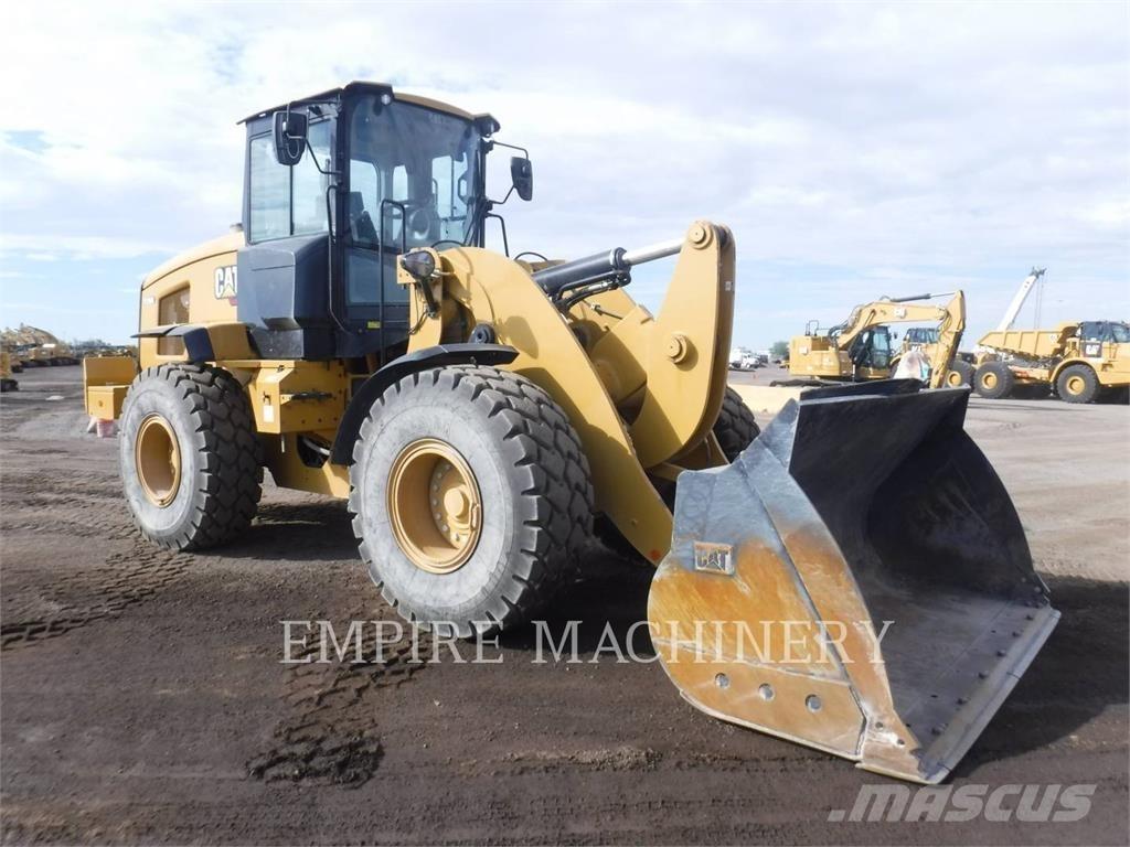 CAT 938M Фронтальные погрузчики